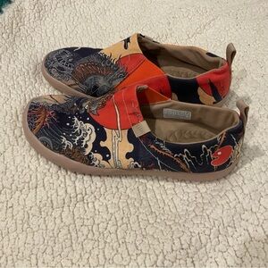 UIN Footwear Creature design with colorful pattern.Canvas slip on Sneakers,Sz10